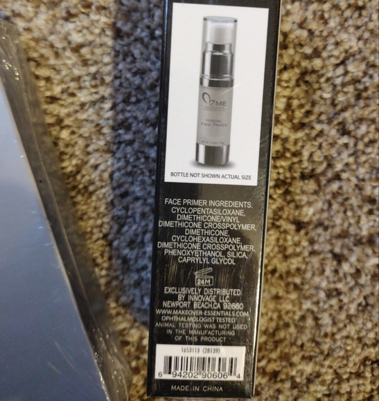 ME Makeover Essentials contour kit with mirror+ Face Primer - Picture 6 of 7